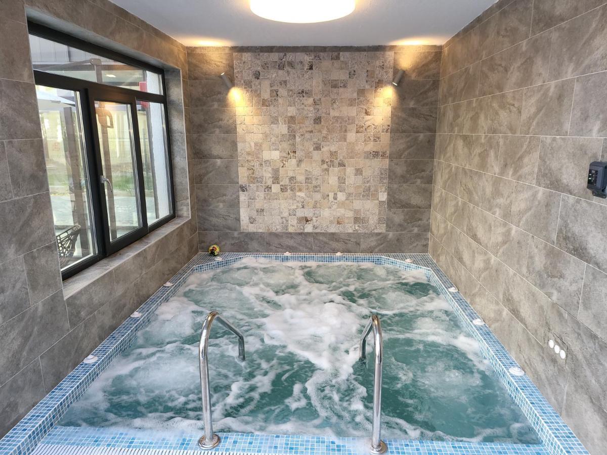 Hotel Padesul Făget Eksteriør billede