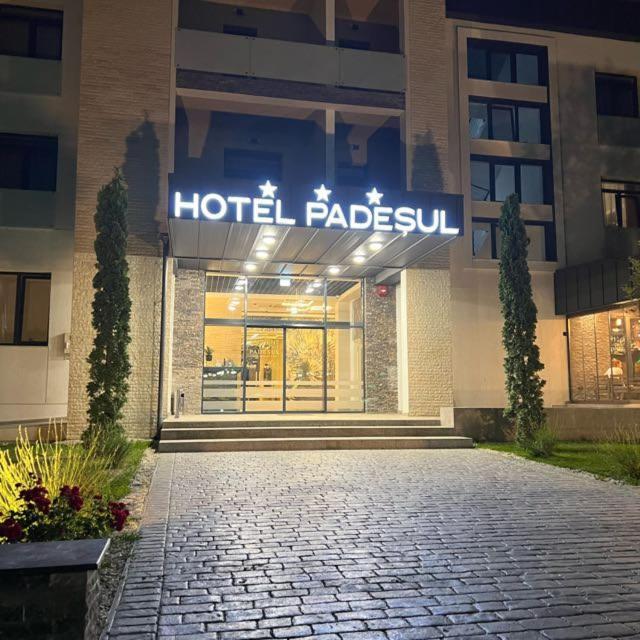 Hotel Padesul Făget Eksteriør billede